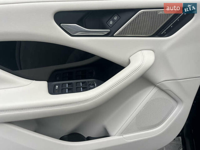 Белый Ягуар I-Pace, объемом двигателя 0 л и пробегом 36 тыс. км за 36999 $, фото 48 на Automoto.ua