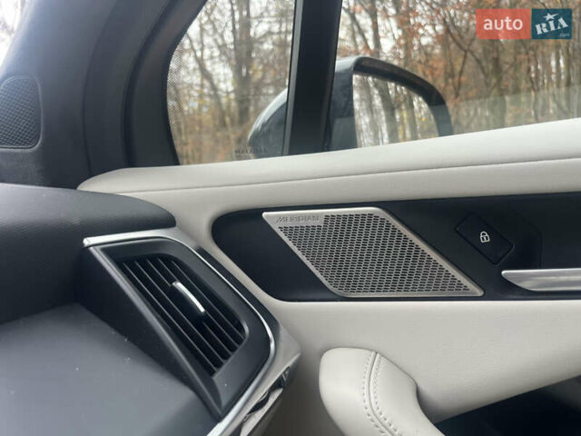 Белый Ягуар I-Pace, объемом двигателя 0 л и пробегом 36 тыс. км за 36999 $, фото 76 на Automoto.ua