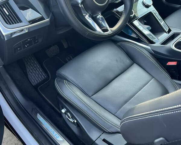 Білий Ягуар I-Pace, об'ємом двигуна 0 л та пробігом 15 тис. км за 46200 $, фото 25 на Automoto.ua