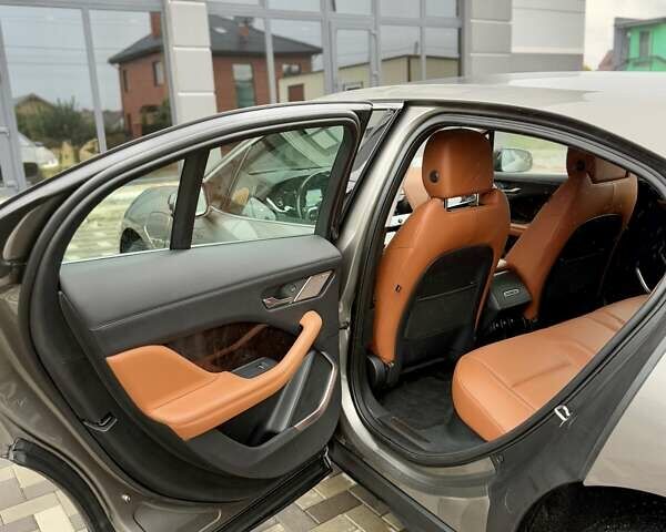 Бежевый Ягуар I-Pace, объемом двигателя 0 л и пробегом 149 тыс. км за 26100 $, фото 57 на Automoto.ua