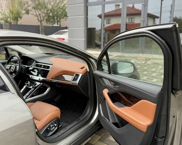 Бежевый Ягуар I-Pace, объемом двигателя 0 л и пробегом 149 тыс. км за 26100 $, фото 51 на Automoto.ua