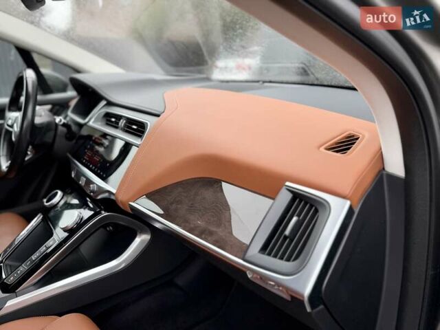Бежевый Ягуар I-Pace, объемом двигателя 0 л и пробегом 149 тыс. км за 26100 $, фото 83 на Automoto.ua