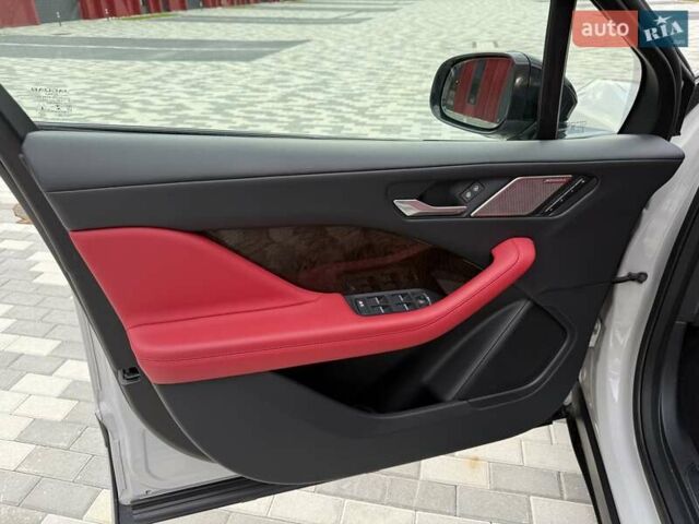 Бежевый Ягуар I-Pace, объемом двигателя 0 л и пробегом 50 тыс. км за 35900 $, фото 30 на Automoto.ua