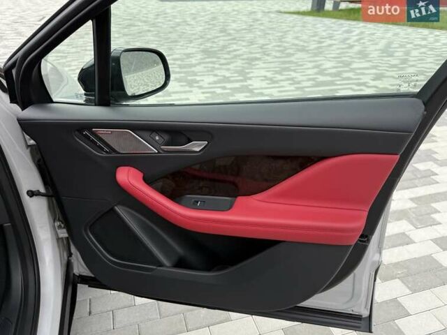 Бежевый Ягуар I-Pace, объемом двигателя 0 л и пробегом 50 тыс. км за 35900 $, фото 41 на Automoto.ua