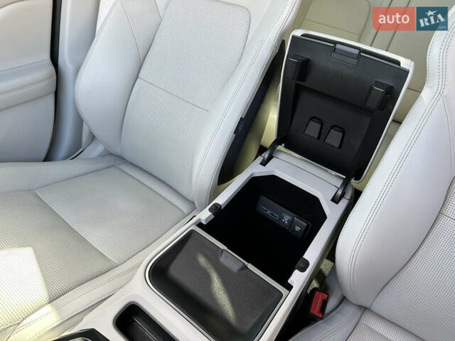 Черный Ягуар I-Pace, объемом двигателя 0 л и пробегом 175 тыс. км за 28900 $, фото 72 на Automoto.ua