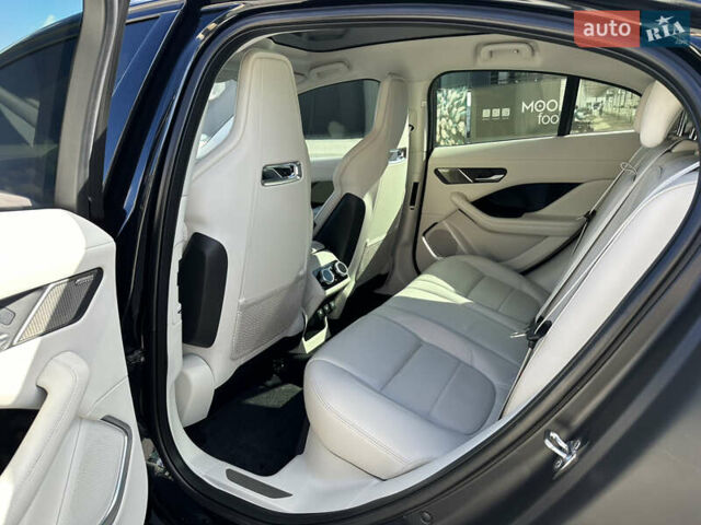 Черный Ягуар I-Pace, объемом двигателя 0 л и пробегом 175 тыс. км за 28900 $, фото 67 на Automoto.ua