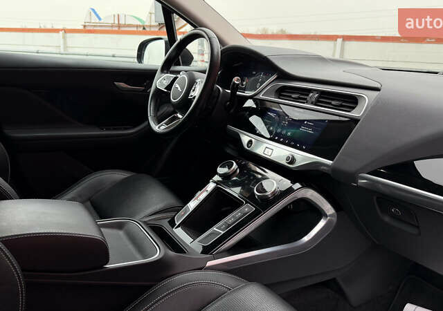 Черный Ягуар I-Pace, объемом двигателя 0 л и пробегом 121 тыс. км за 22500 $, фото 62 на Automoto.ua