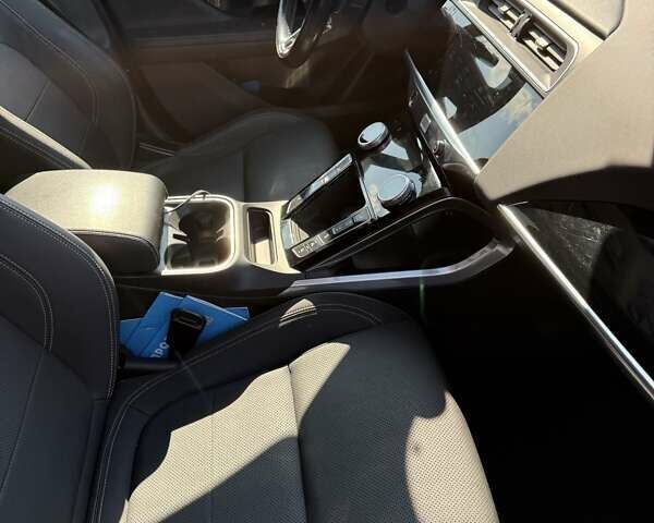 Чорний Ягуар I-Pace, об'ємом двигуна 0 л та пробігом 162 тис. км за 27999 $, фото 4 на Automoto.ua