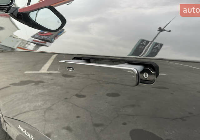Черный Ягуар I-Pace, объемом двигателя 0 л и пробегом 121 тыс. км за 22500 $, фото 67 на Automoto.ua