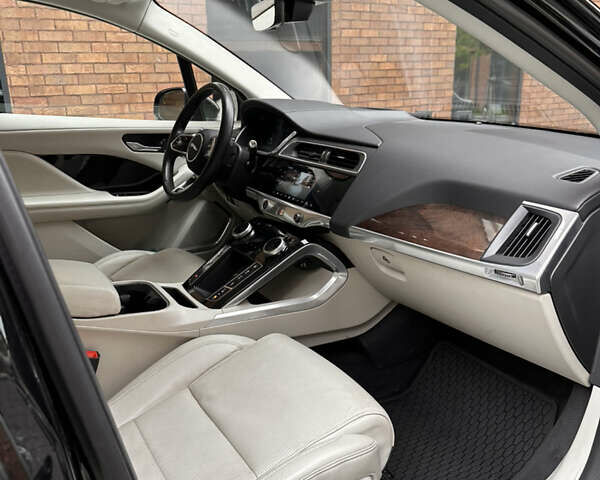 Черный Ягуар I-Pace, объемом двигателя 0 л и пробегом 110 тыс. км за 22700 $, фото 5 на Automoto.ua