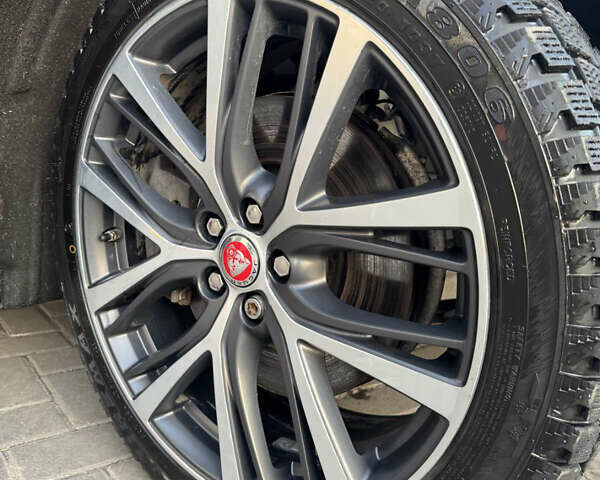 Черный Ягуар I-Pace, объемом двигателя 0 л и пробегом 157 тыс. км за 25999 $, фото 7 на Automoto.ua