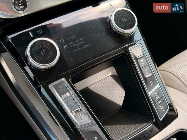 Черный Ягуар I-Pace, объемом двигателя 0 л и пробегом 112 тыс. км за 22840 $, фото 23 на Automoto.ua
