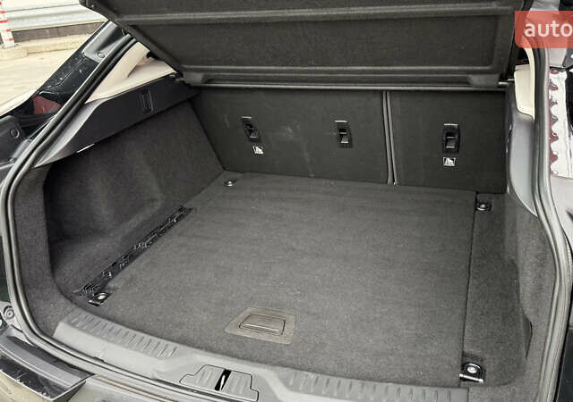 Черный Ягуар I-Pace, объемом двигателя 0 л и пробегом 121 тыс. км за 22500 $, фото 49 на Automoto.ua