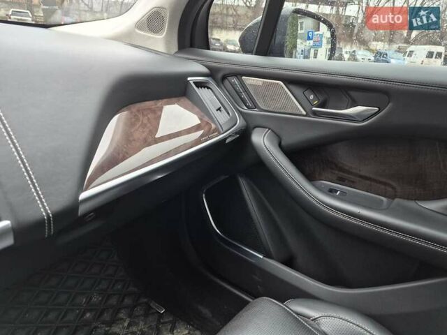 Черный Ягуар I-Pace, объемом двигателя 0 л и пробегом 115 тыс. км за 24800 $, фото 27 на Automoto.ua