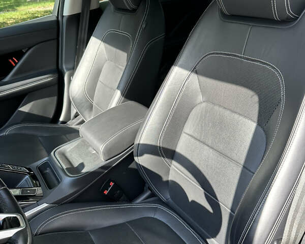 Черный Ягуар I-Pace, объемом двигателя 0 л и пробегом 141 тыс. км за 27000 $, фото 13 на Automoto.ua