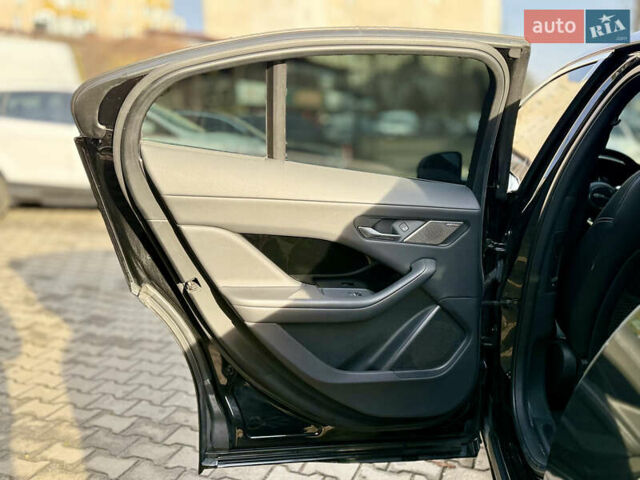 Черный Ягуар I-Pace, объемом двигателя 0 л и пробегом 231 тыс. км за 17500 $, фото 20 на Automoto.ua