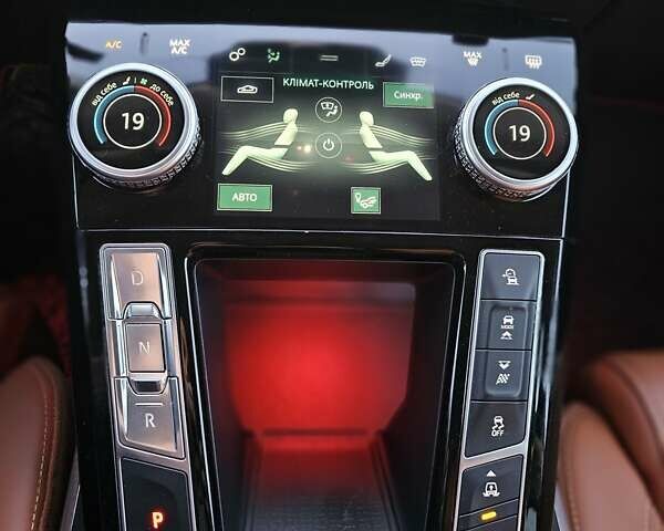 Черный Ягуар I-Pace, объемом двигателя 0 л и пробегом 91 тыс. км за 28000 $, фото 18 на Automoto.ua