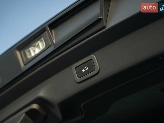 Черный Ягуар I-Pace, объемом двигателя 0 л и пробегом 102 тыс. км за 28900 $, фото 47 на Automoto.ua