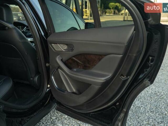 Черный Ягуар I-Pace, объемом двигателя 0 л и пробегом 102 тыс. км за 28900 $, фото 51 на Automoto.ua