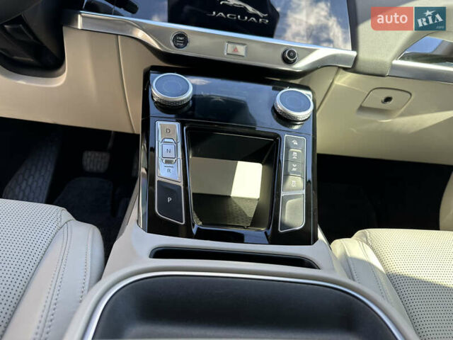 Черный Ягуар I-Pace, объемом двигателя 0 л и пробегом 175 тыс. км за 28900 $, фото 85 на Automoto.ua