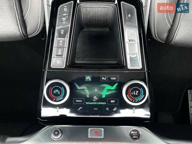Черный Ягуар I-Pace, объемом двигателя 0 л и пробегом 68 тыс. км за 24499 $, фото 45 на Automoto.ua