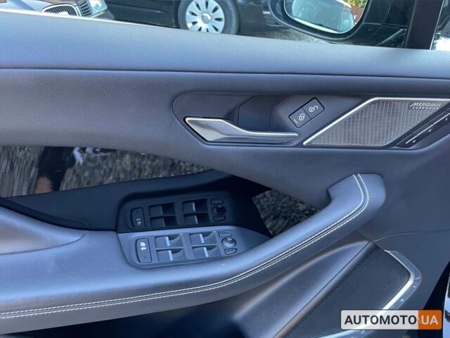 Черный Ягуар I-Pace, объемом двигателя 90 л и пробегом 121 тыс. км за 27100 $, фото 7 на Automoto.ua