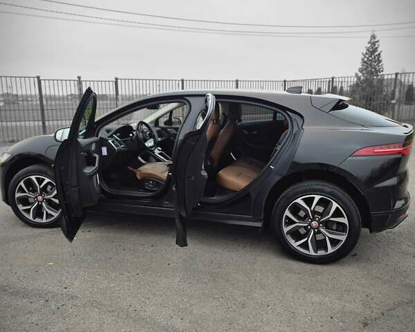 Черный Ягуар I-Pace, объемом двигателя 0 л и пробегом 179 тыс. км за 25500 $, фото 10 на Automoto.ua