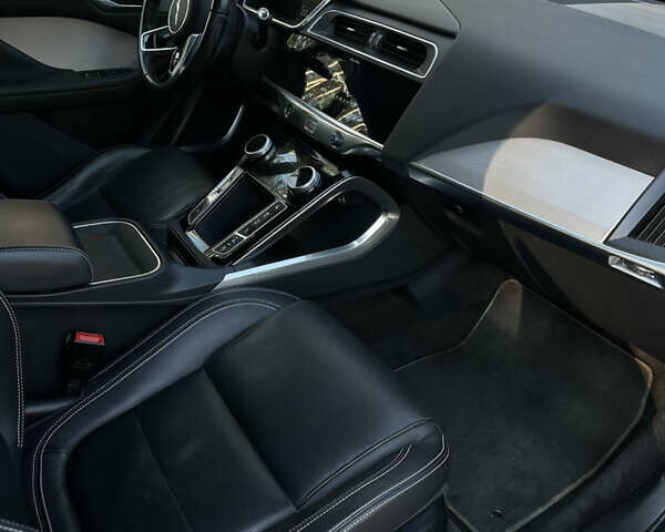 Черный Ягуар I-Pace, объемом двигателя 0 л и пробегом 122 тыс. км за 23300 $, фото 11 на Automoto.ua