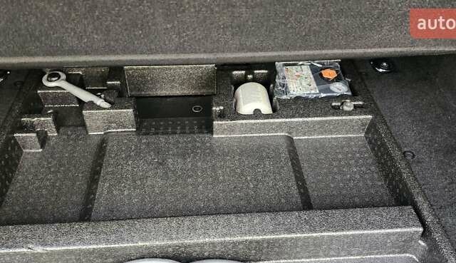 Черный Ягуар I-Pace, объемом двигателя 0 л и пробегом 91 тыс. км за 25000 $, фото 15 на Automoto.ua