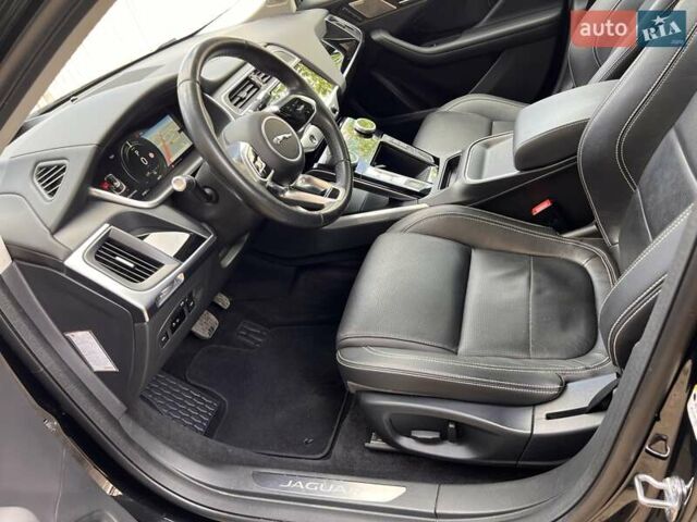 Черный Ягуар I-Pace, объемом двигателя 0 л и пробегом 69 тыс. км за 21999 $, фото 5 на Automoto.ua