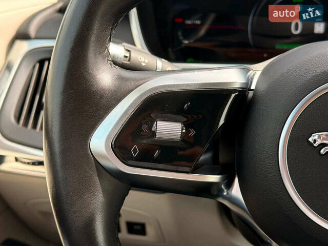Черный Ягуар I-Pace, объемом двигателя 0 л и пробегом 112 тыс. км за 22840 $, фото 20 на Automoto.ua