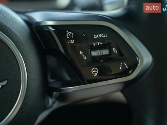 Черный Ягуар I-Pace, объемом двигателя 0 л и пробегом 102 тыс. км за 28900 $, фото 31 на Automoto.ua