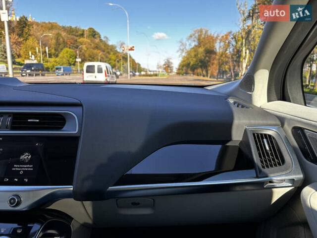 Черный Ягуар I-Pace, объемом двигателя 0 л и пробегом 66 тыс. км за 24200 $, фото 29 на Automoto.ua