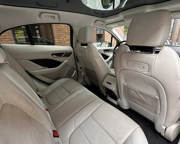Черный Ягуар I-Pace, объемом двигателя 0 л и пробегом 110 тыс. км за 22700 $, фото 9 на Automoto.ua