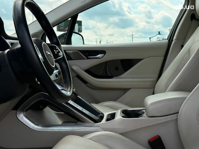 Черный Ягуар I-Pace, объемом двигателя 0 л и пробегом 112 тыс. км за 22890 $, фото 18 на Automoto.ua