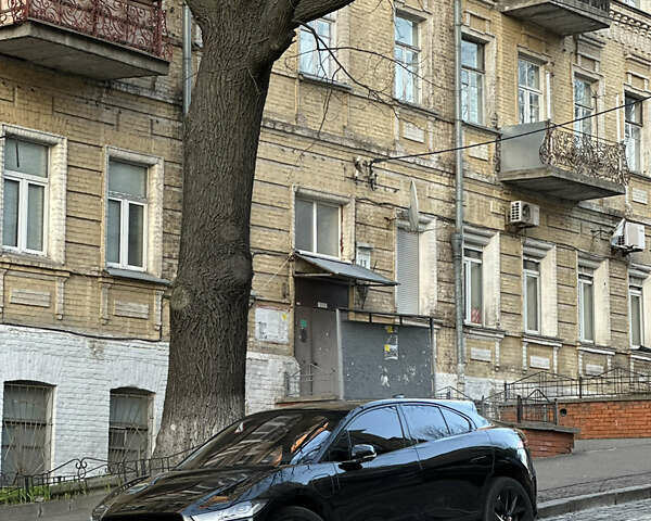 Черный Ягуар I-Pace, объемом двигателя 0 л и пробегом 174 тыс. км за 25200 $, фото 6 на Automoto.ua