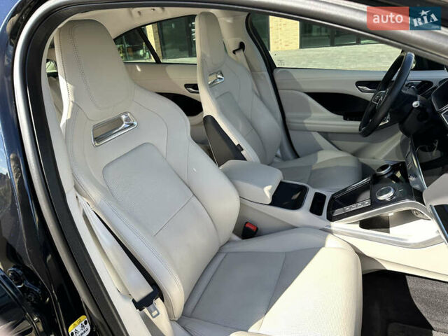 Черный Ягуар I-Pace, объемом двигателя 0 л и пробегом 175 тыс. км за 28900 $, фото 44 на Automoto.ua