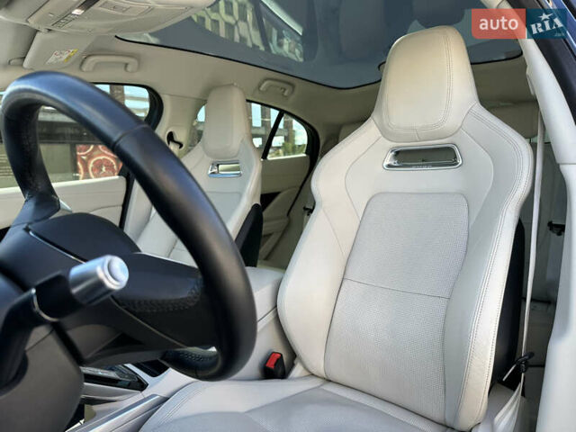 Черный Ягуар I-Pace, объемом двигателя 0 л и пробегом 175 тыс. км за 28900 $, фото 89 на Automoto.ua