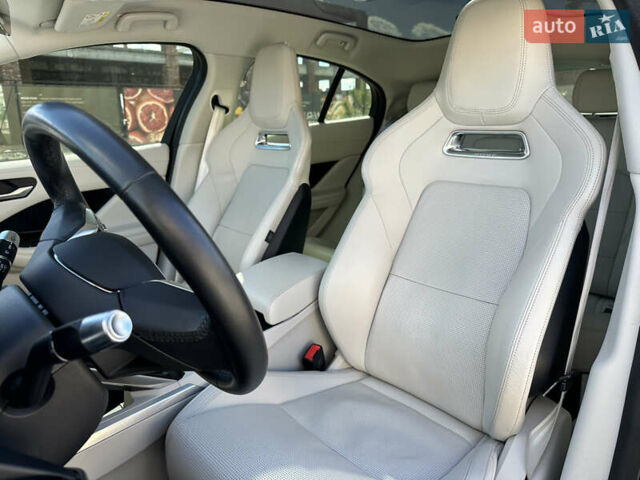Черный Ягуар I-Pace, объемом двигателя 0 л и пробегом 175 тыс. км за 28900 $, фото 90 на Automoto.ua