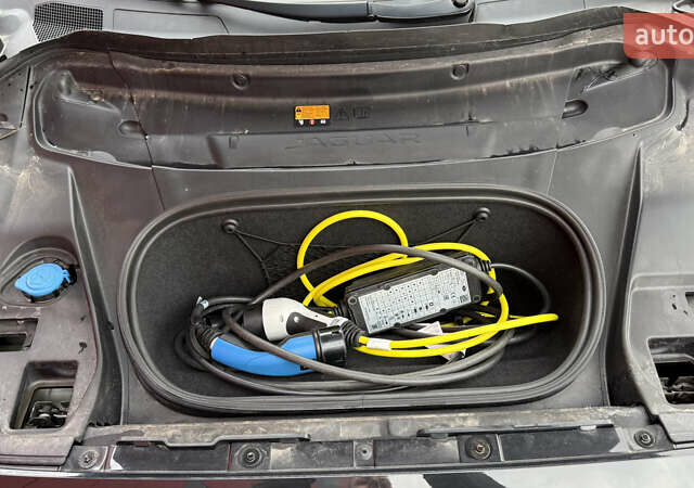 Черный Ягуар I-Pace, объемом двигателя 0 л и пробегом 121 тыс. км за 22500 $, фото 72 на Automoto.ua