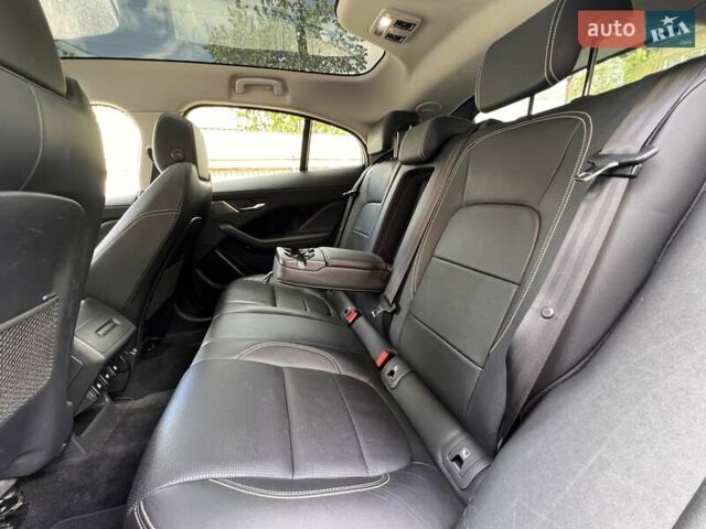 Черный Ягуар I-Pace, объемом двигателя 0 л и пробегом 69 тыс. км за 21999 $, фото 10 на Automoto.ua