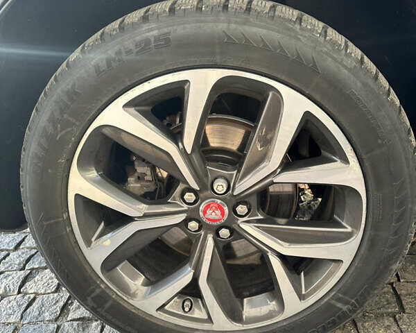 Черный Ягуар I-Pace, объемом двигателя 0 л и пробегом 109 тыс. км за 24950 $, фото 2 на Automoto.ua