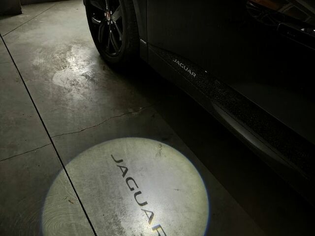 Черный Ягуар I-Pace, объемом двигателя 0 л и пробегом 61 тыс. км за 26000 $, фото 3 на Automoto.ua