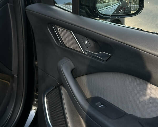 Черный Ягуар I-Pace, объемом двигателя 0 л и пробегом 122 тыс. км за 23300 $, фото 12 на Automoto.ua