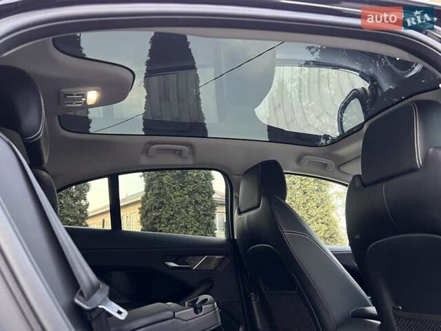 Черный Ягуар I-Pace, объемом двигателя 0 л и пробегом 69 тыс. км за 21999 $, фото 35 на Automoto.ua