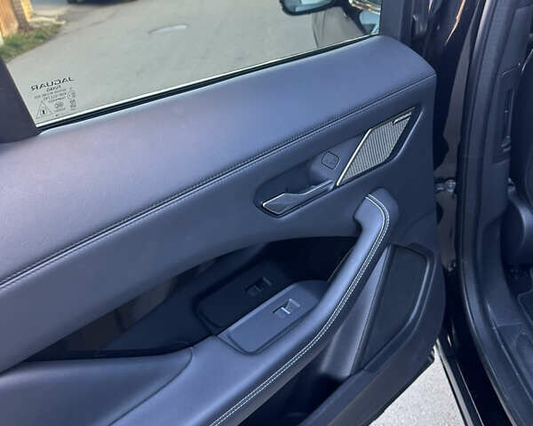 Черный Ягуар I-Pace, объемом двигателя 0 л и пробегом 109 тыс. км за 24950 $, фото 12 на Automoto.ua