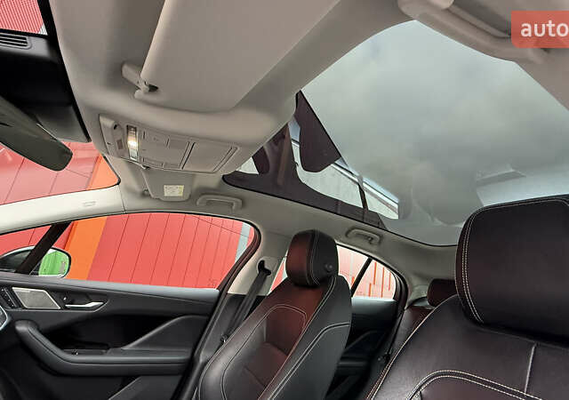 Черный Ягуар I-Pace, объемом двигателя 0 л и пробегом 121 тыс. км за 22500 $, фото 68 на Automoto.ua