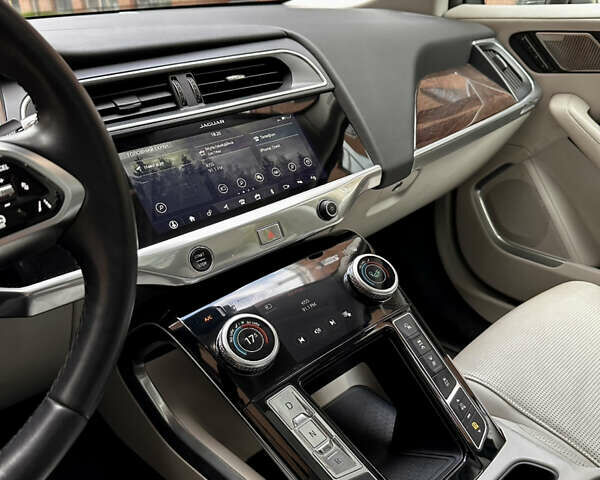 Черный Ягуар I-Pace, объемом двигателя 0 л и пробегом 110 тыс. км за 22700 $, фото 13 на Automoto.ua