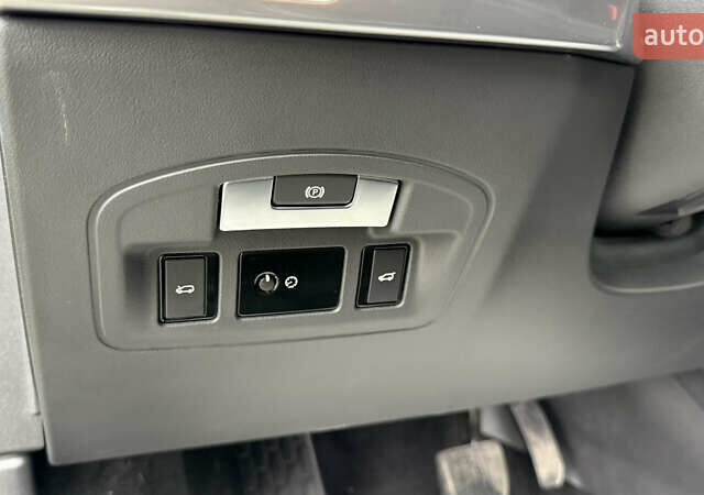 Черный Ягуар I-Pace, объемом двигателя 0 л и пробегом 121 тыс. км за 22500 $, фото 27 на Automoto.ua