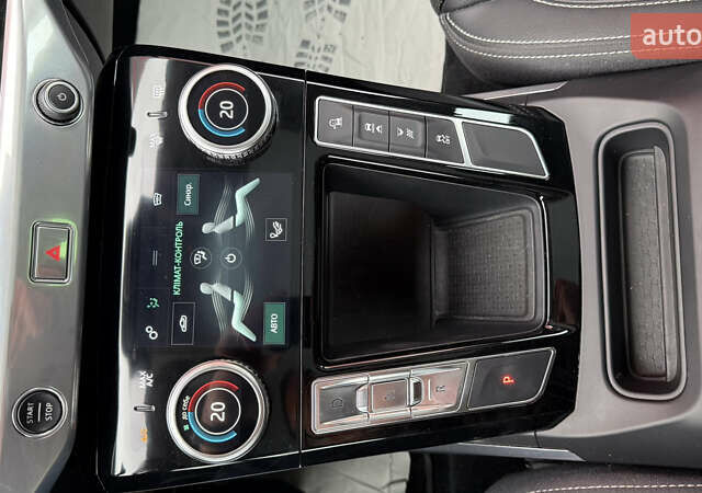 Черный Ягуар I-Pace, объемом двигателя 0 л и пробегом 121 тыс. км за 22500 $, фото 37 на Automoto.ua